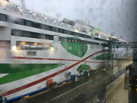 125 Disembark from Megastar